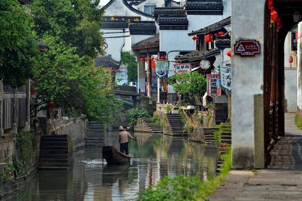 ** 问答交流平台肖战现身李宁2021秋冬发布会,他的走秀能力如何?